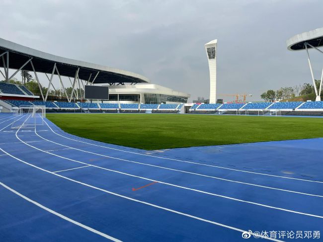 由于遭遇大腿伤病，热刺中卫范德文正处在养伤之中。